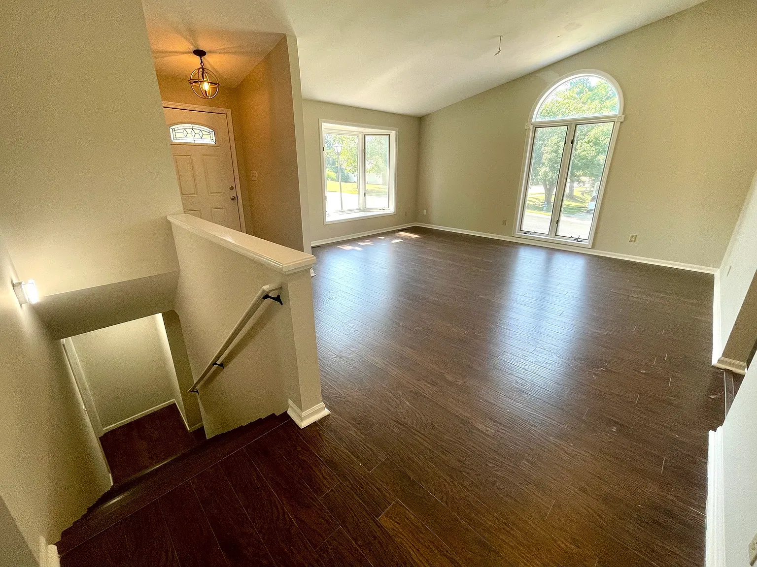 4 bed, 2.5 bath, 2500 sqft, $2,700 — Photo 4