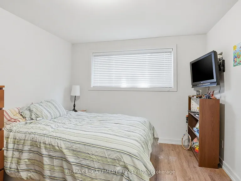 570 Rosedale Cres — Photo 19