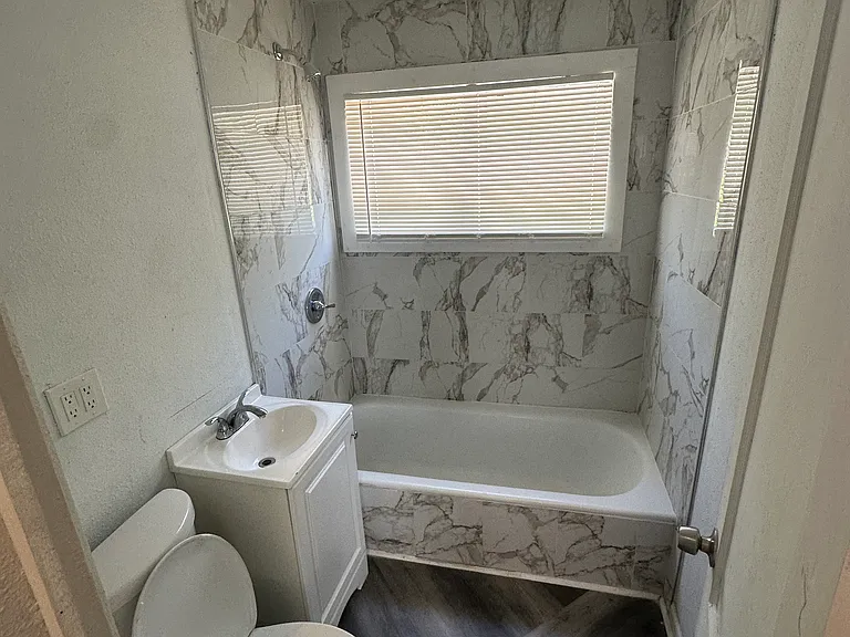 519 S Carancahua St #4 — Photo 10