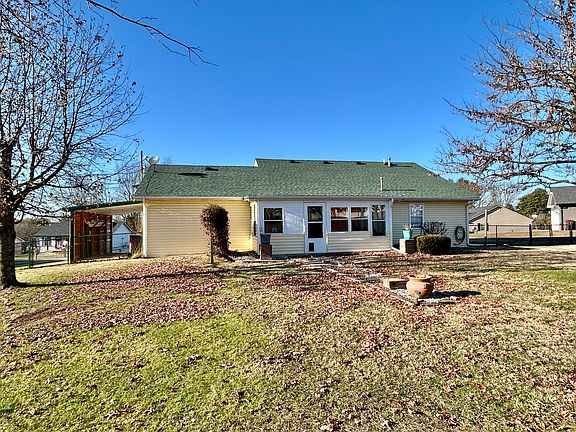 3rd image of 135 Cromer Dr