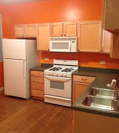 2nd image of 3925 W Ainslie St APT 3