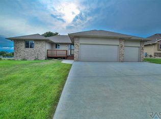 415 S Red Spruce Ave, Sioux Falls, SD 57110