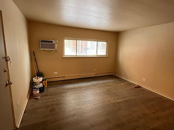 3rd image of 1813 S Harlem Ave #1