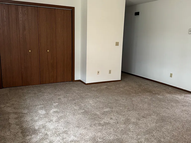 833 Bridgewater Ave #6 — Photo 4