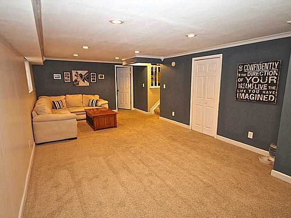 4th image of 1305 Amelia Dr