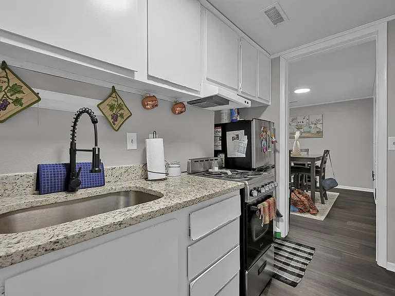 Woodgate Apartments — Photo 12