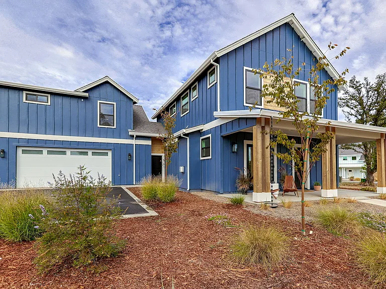 6790 Yvonne Ct — Photo 1