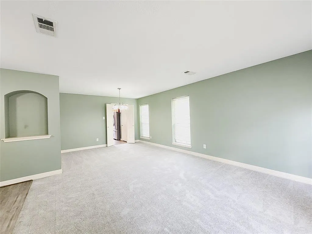 4 bed, 2.5 bath, 2647 sqft, $2,250 — Photo 4