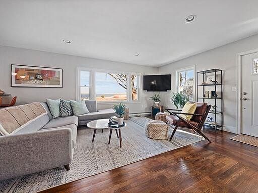 1st image of 122 Dighton Ave
