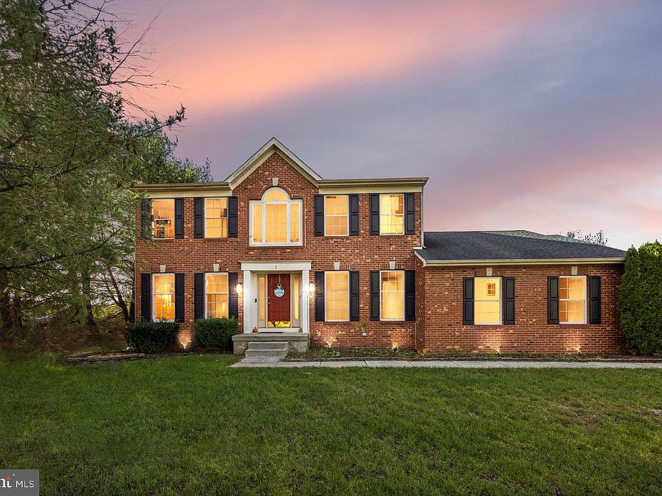 1st image of 1 Quail Hollow Dr