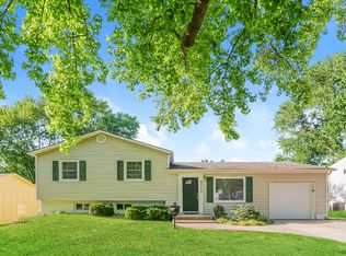 8710 W 99th Ter, Overland Park, KS 66212