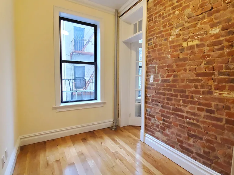 411 E 6th St #3D — Photo 7