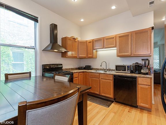 3rd image of 4428 W Thomas St