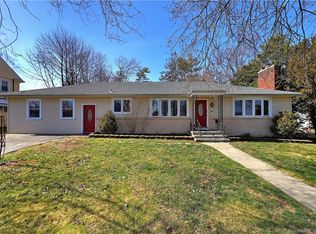 12 Colonial Cir, West Haven, CT 06516