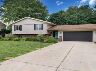 5811 Pepper Dr, Rockford, IL 61114