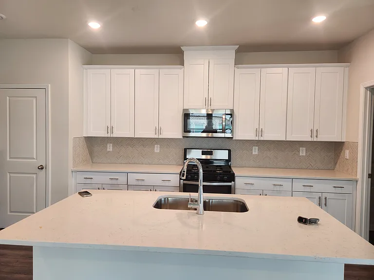 1050 Sunny Lake Dr — Photo 6