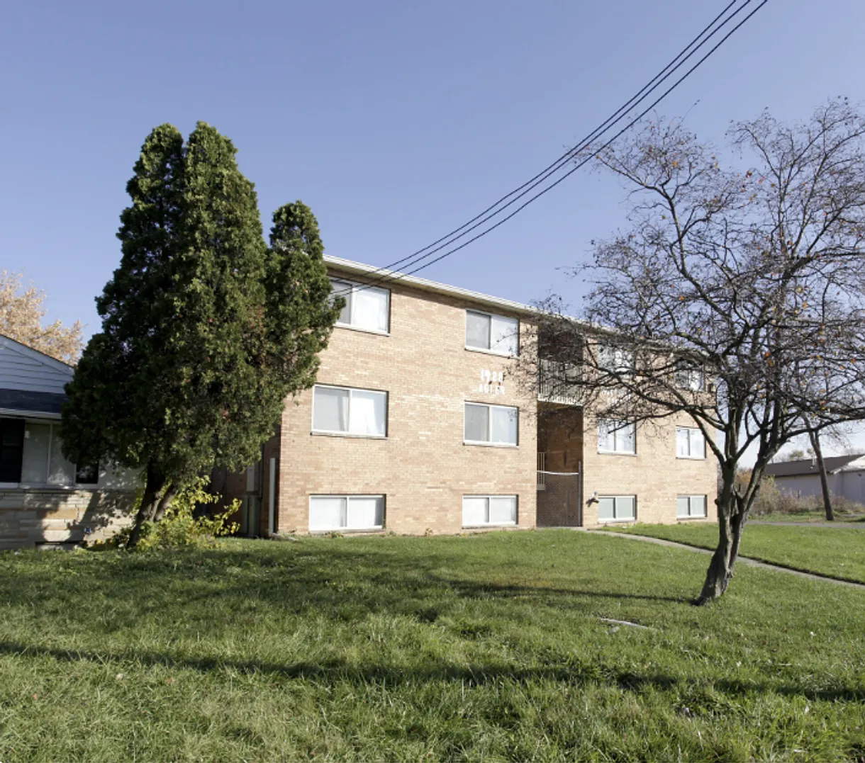 Northern Court Apartments — Photo 1