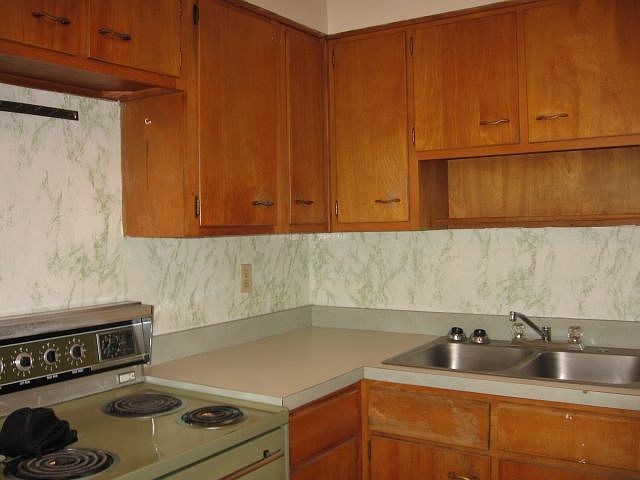2nd image of 439 Custer Ave