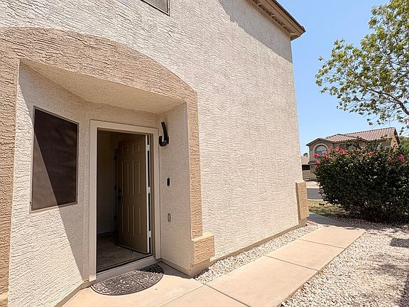 3rd image of 10562 W ALVARADO Road