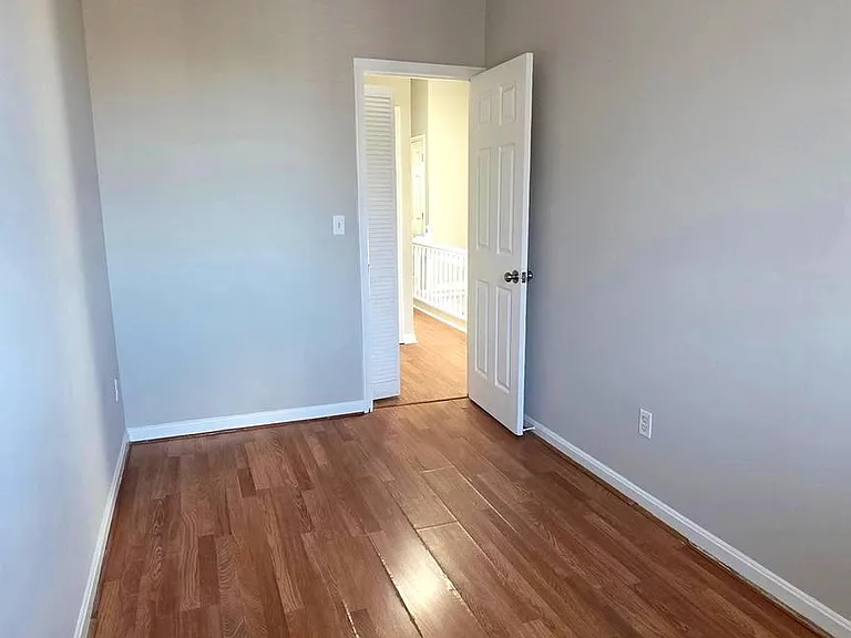 539 N Luzerne Ave — Photo 18