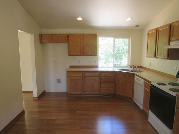 4th image of 13607 21st Ave E