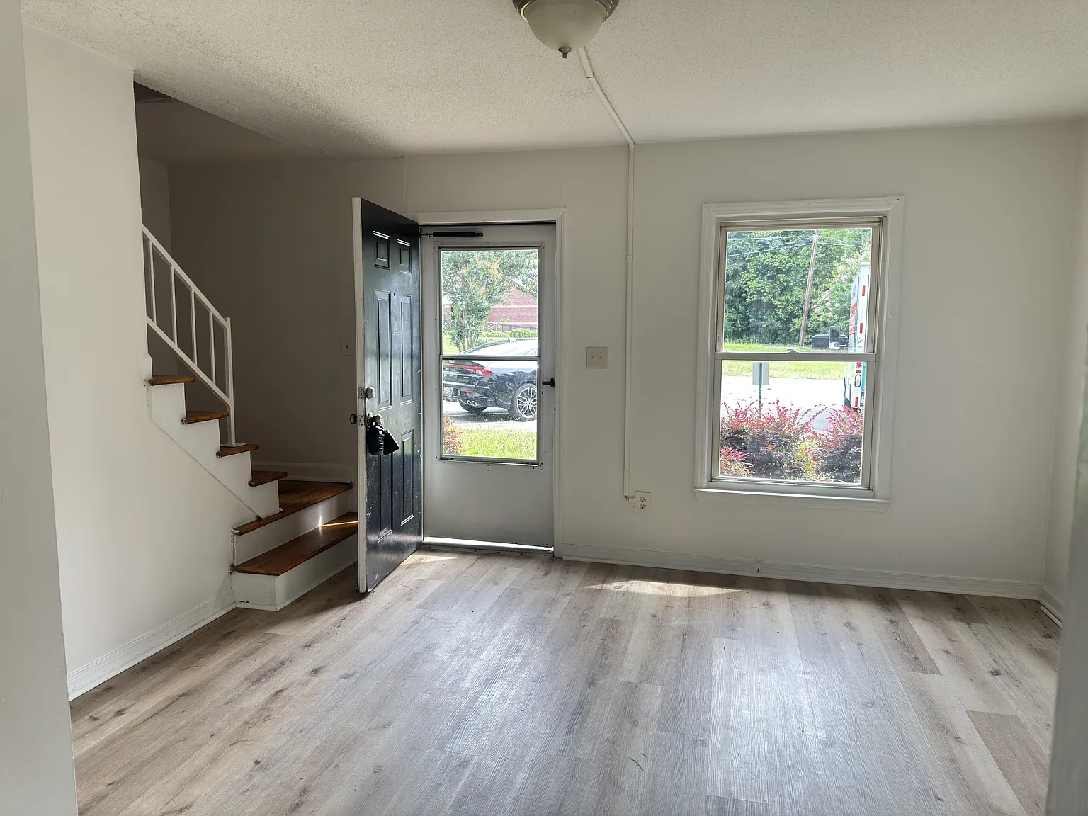 421 Honeywood Avenue - B-2 — Photo 2