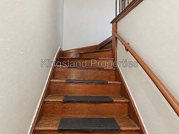 3rd image of 3910 Chippewa St #2F