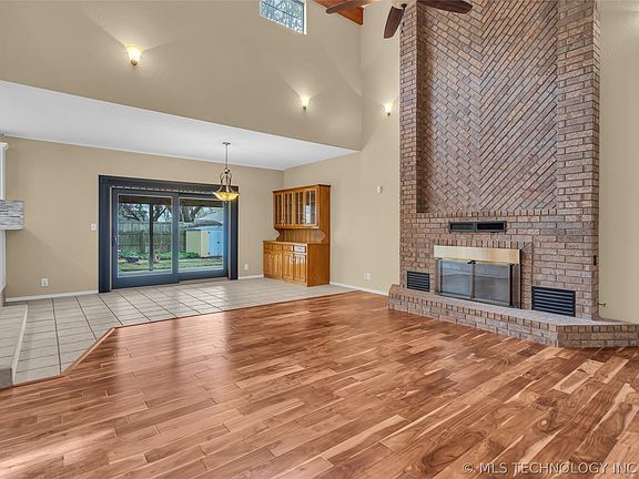 5th image of 2400 Woodleaf Ct
