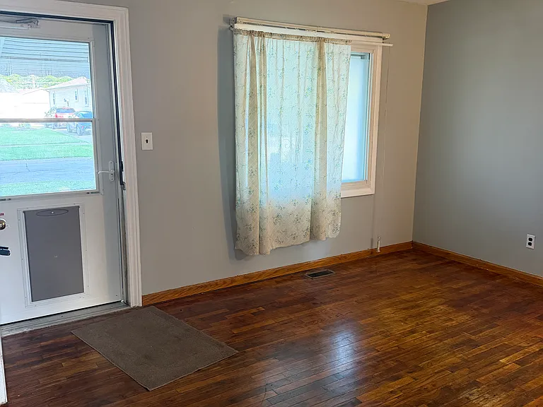 6139 Hampden St — Photo 10