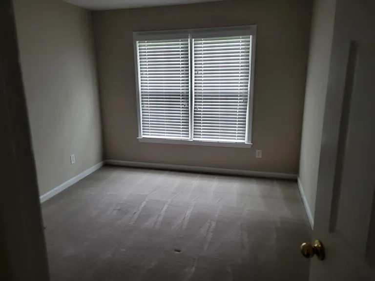 Picture upstairs of bedroom. It is one of 4. I think it is the one in the middle of the hallway.