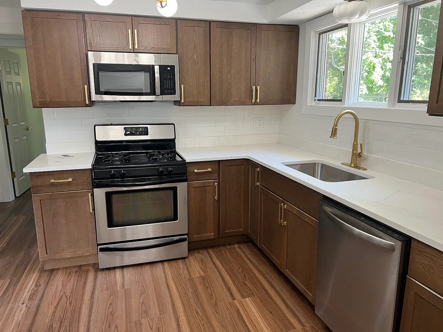 3 bed, 2.5 bath, 1930 sqft, $2,500 — Photo 4