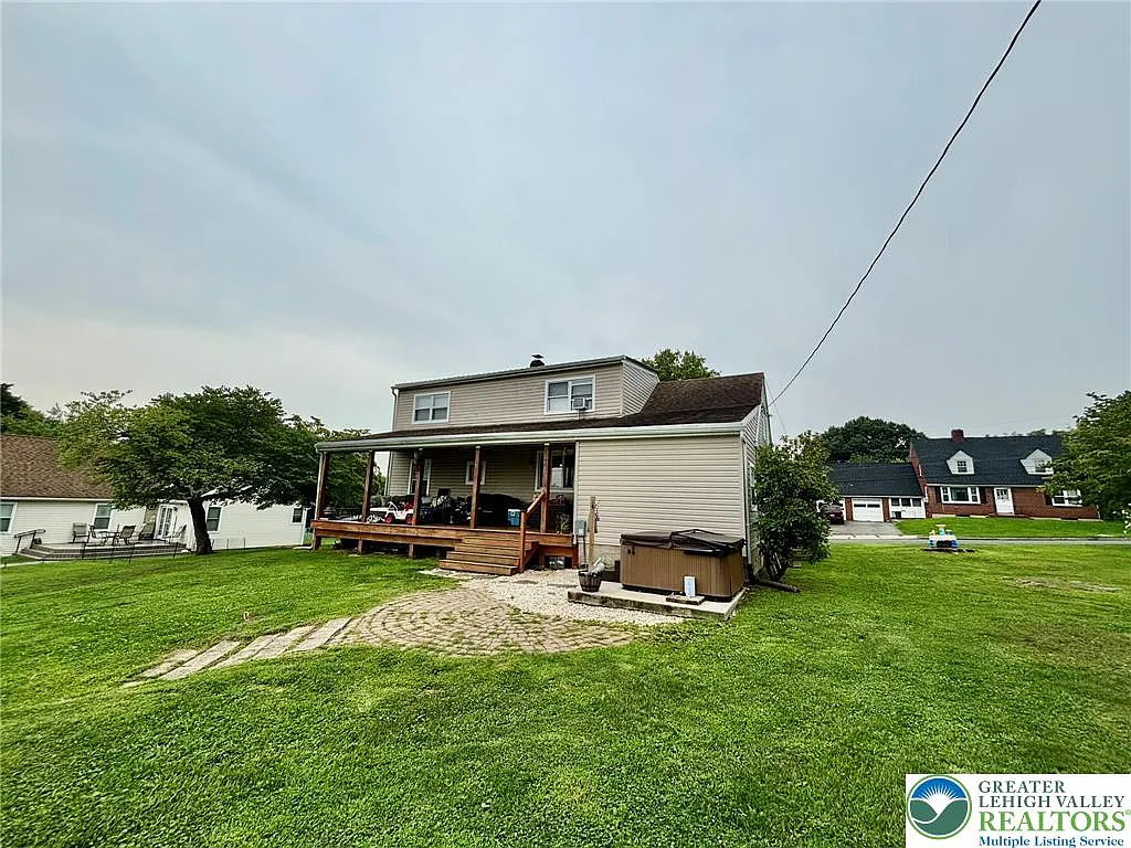 4 bed, 1.5 bath, 1868 sqft, $2,650 — Photo 3