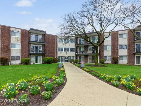 2800 Maple Ave APT 3B, Downers Grove, IL 60515