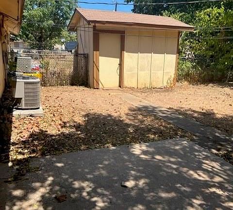 4th image of 2401 Parker Cir #A