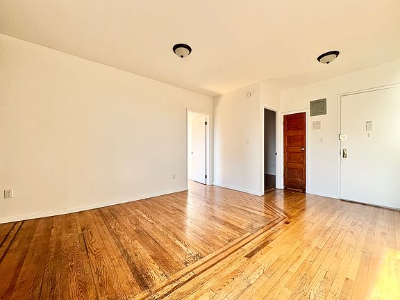 3rd image of 145 Montrose Ave APT C2