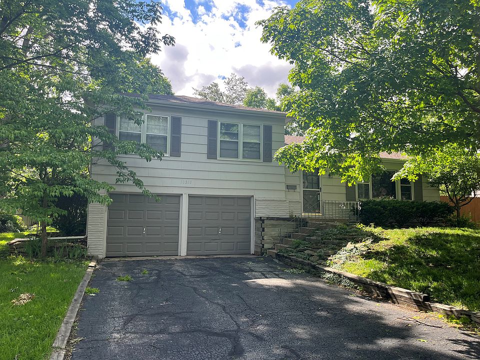Large updated 3 bedroom 2 Full bathroom with living room addition!
