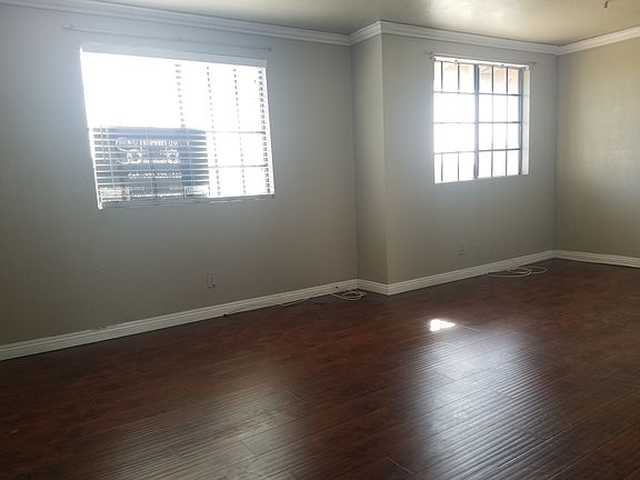 2nd image of 1034 E 6th St APT 402
