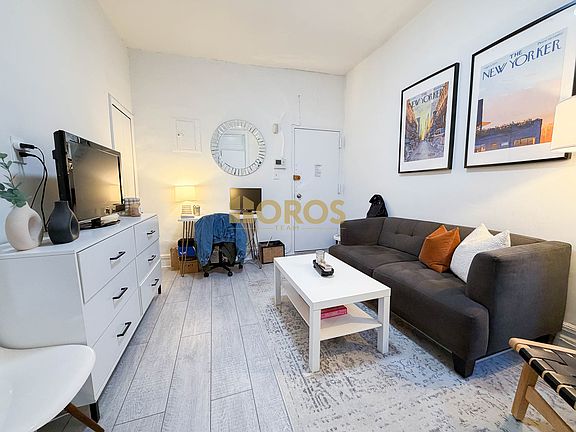 3rd image of 32 Grand St APT 13