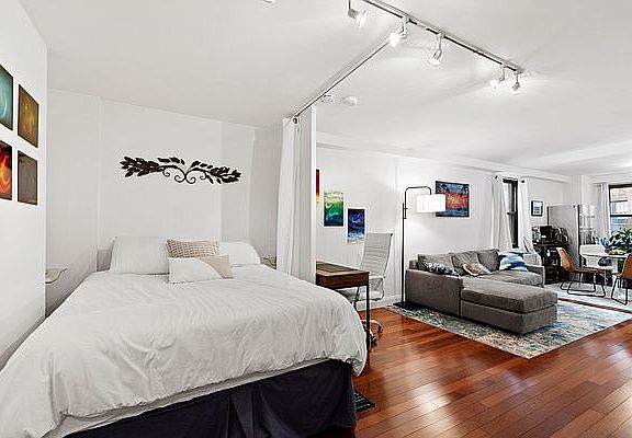 4th image of 305 E 40th St #5X