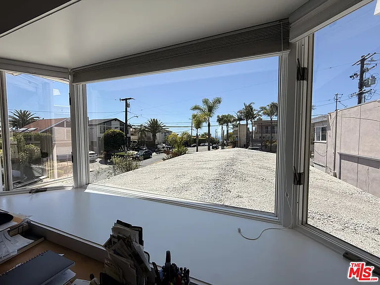 200 Larsson St — Photo 26