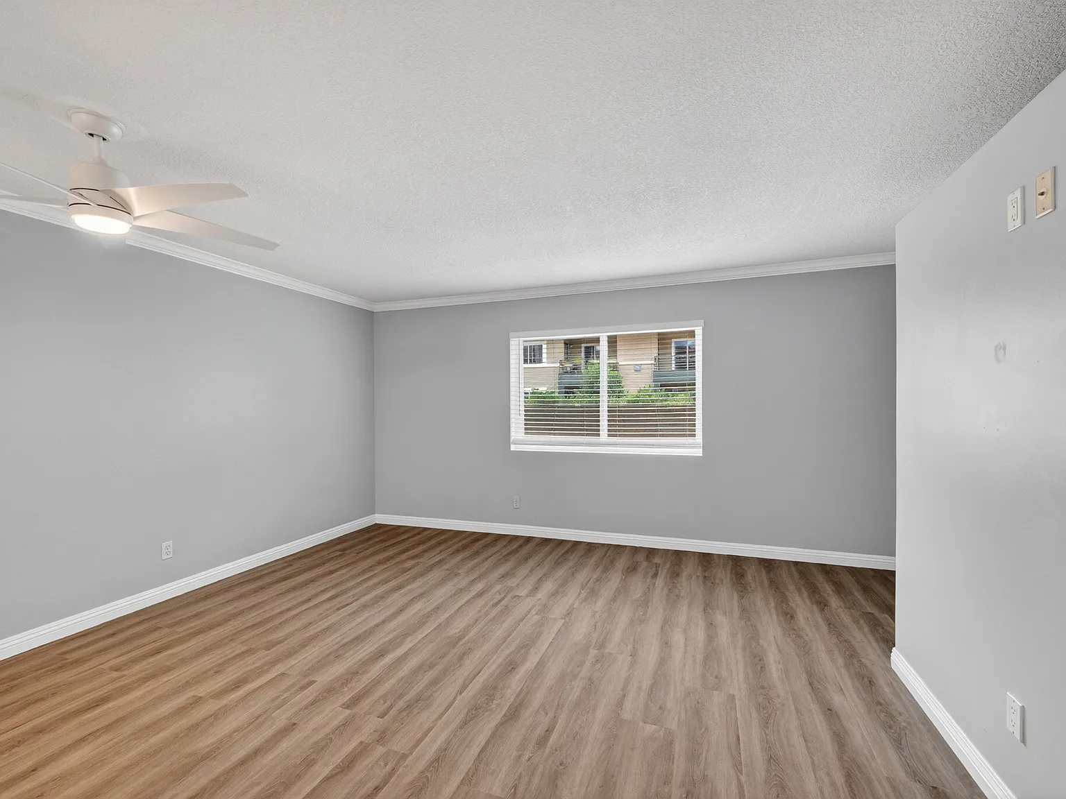 2 bed, 796 sqft, $3,000 — Photo 4