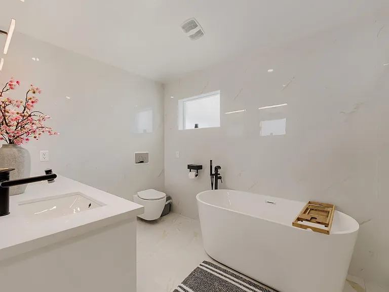8815 Sharpview Dr — Photo 16