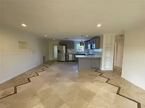 1107 NE 8th St, Hallandale, FL 33009