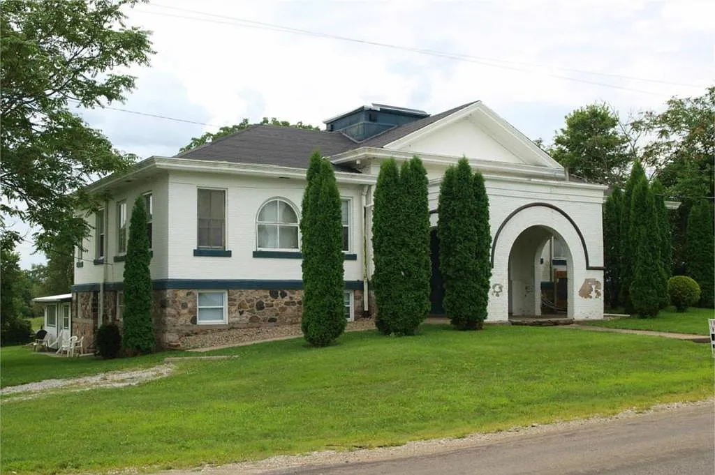 5985 E Old Rd 30 — Photo 1
