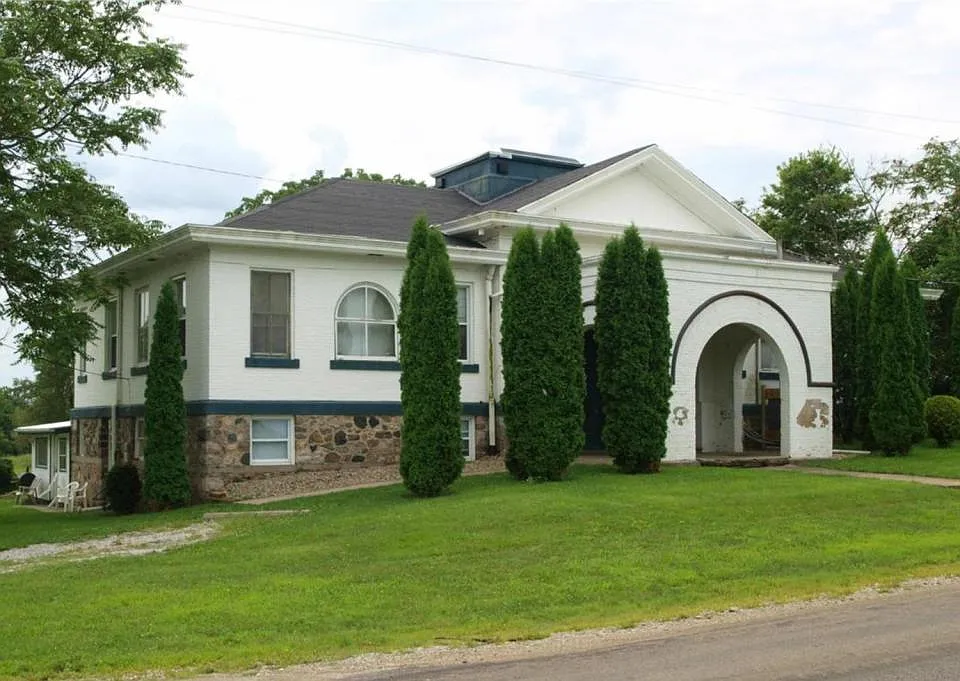 5985 E Old Road 30