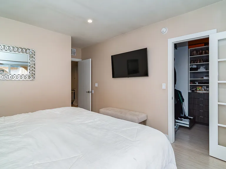 1711 Grismer Ave #76 — Photo 14