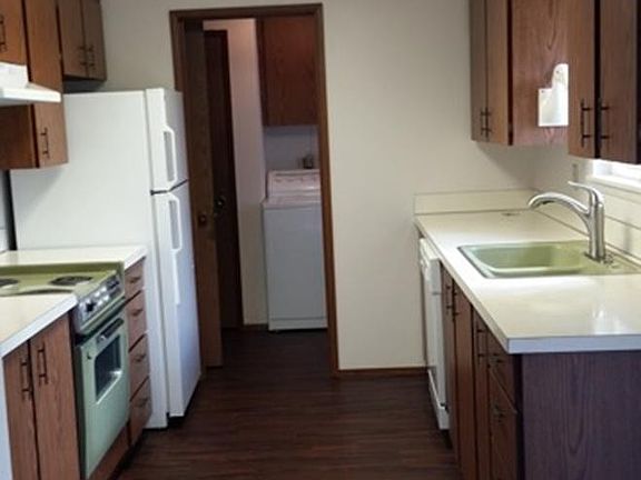 4th image of 2912 67th Ave W #2914