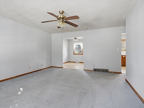 4th image of 21 Brookwood Dr
