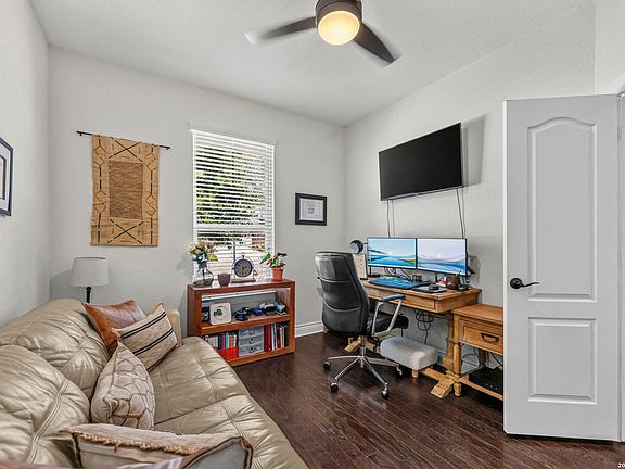 4th image of 27323 CAROLINE WAY