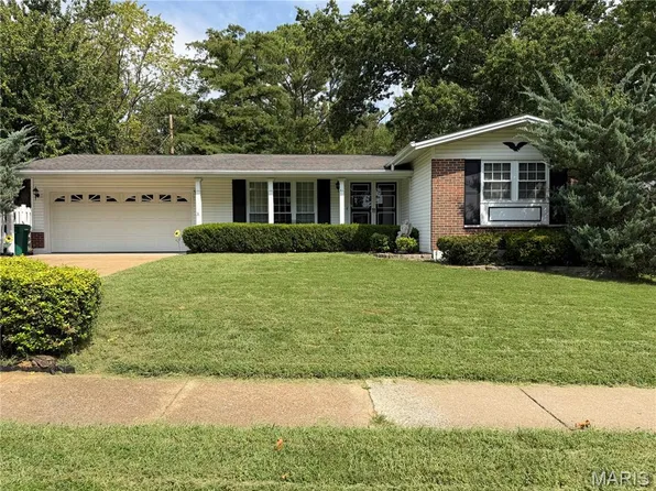 465 Burncoate Dr, Saint Louis, MO 63129
